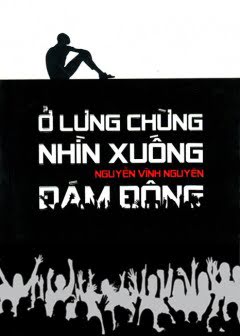 o-lung-chung-nhin-xuong-dam-dong